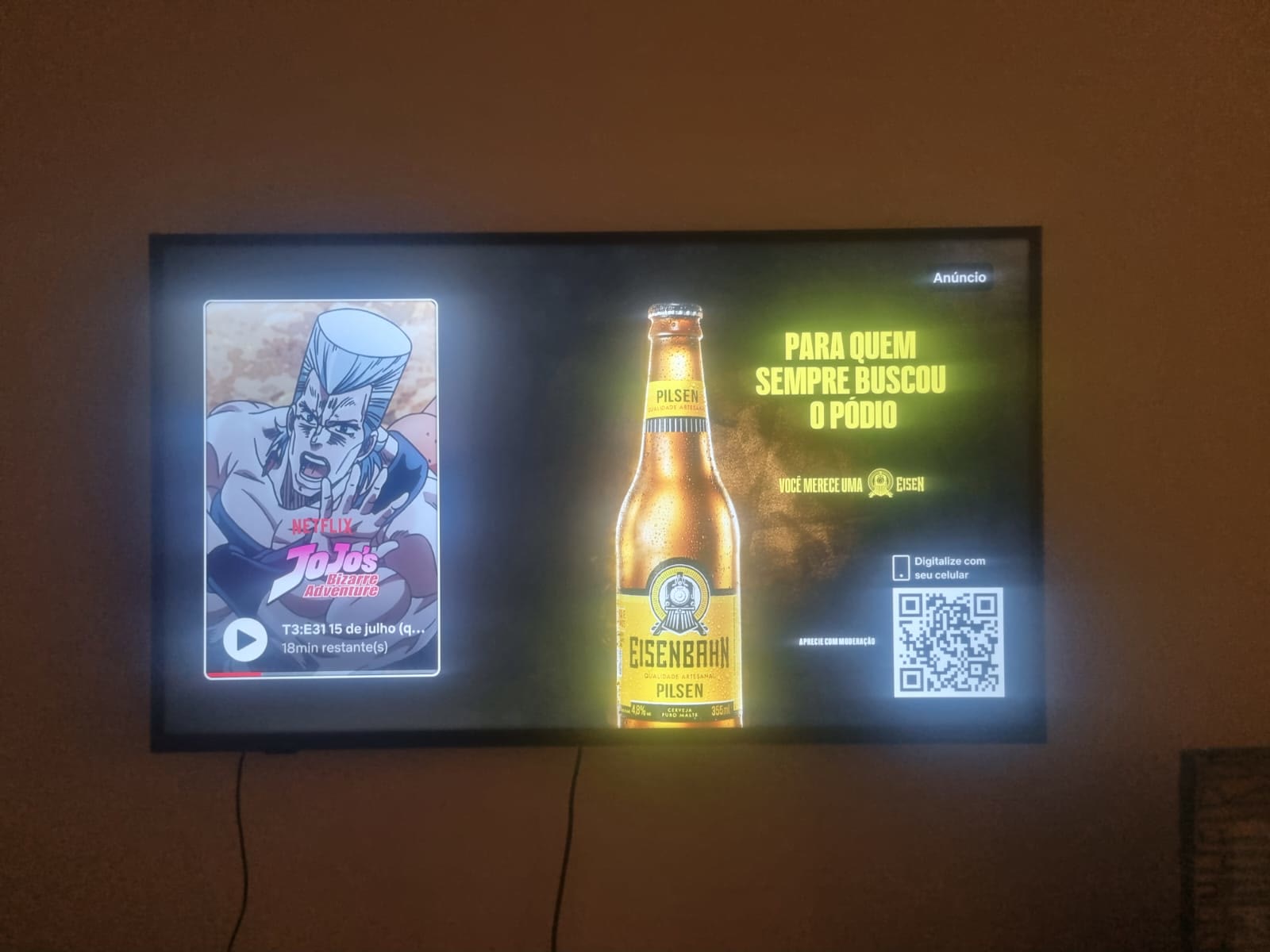 Real Netflix pause-screen advertisement